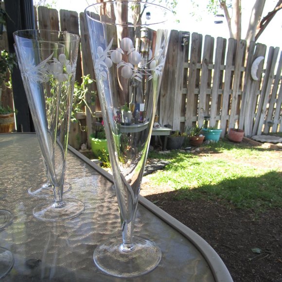 Vintage MCM Delicate Etched Crystal Etched Tall Champayne Flutes Set of 2 - Picture 2 of 8